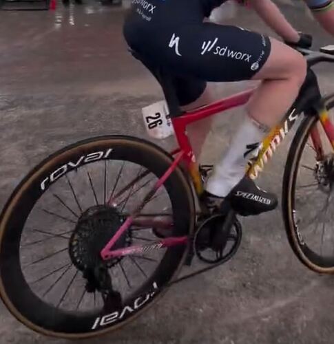 Vuelta Fem 2026 st.6 - AVDB big cassette IG screenshot