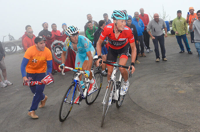 Vuelta 2013 st.20 - Horner and Nibali out-of-the-saddle